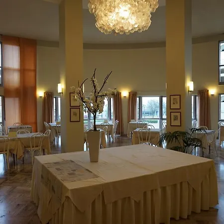 Palace 3*